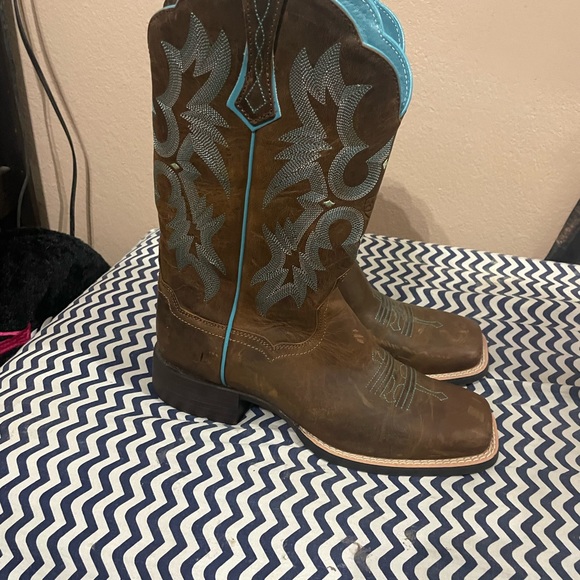 Size 9 Medium Ariat Boots - Picture 3 of 5